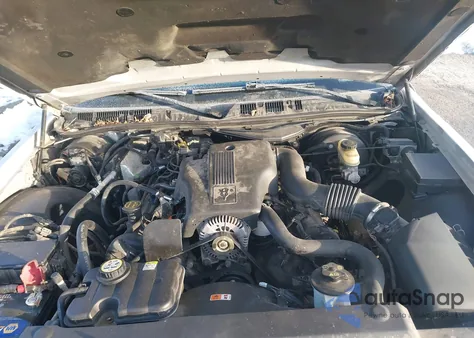 2004 Mercury Grand Marquis Gs z USA, uszkodzony, nr VIN 2MEFM74W54X627689